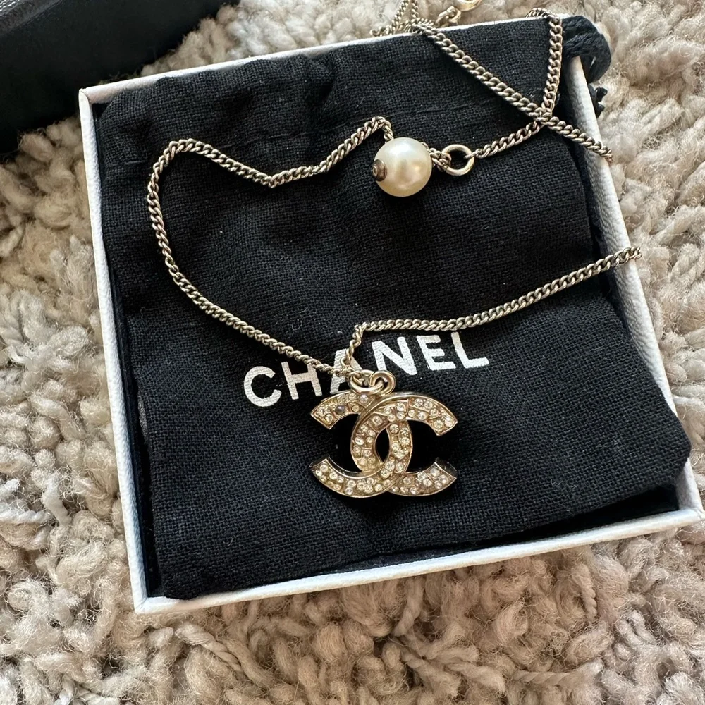 CHANEL Pearl Crystal CC Pendant Necklace Gold